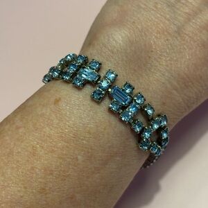 La-Rel Vtg Silver Tone Blue Crystal Rhinestone Bracelet 7”